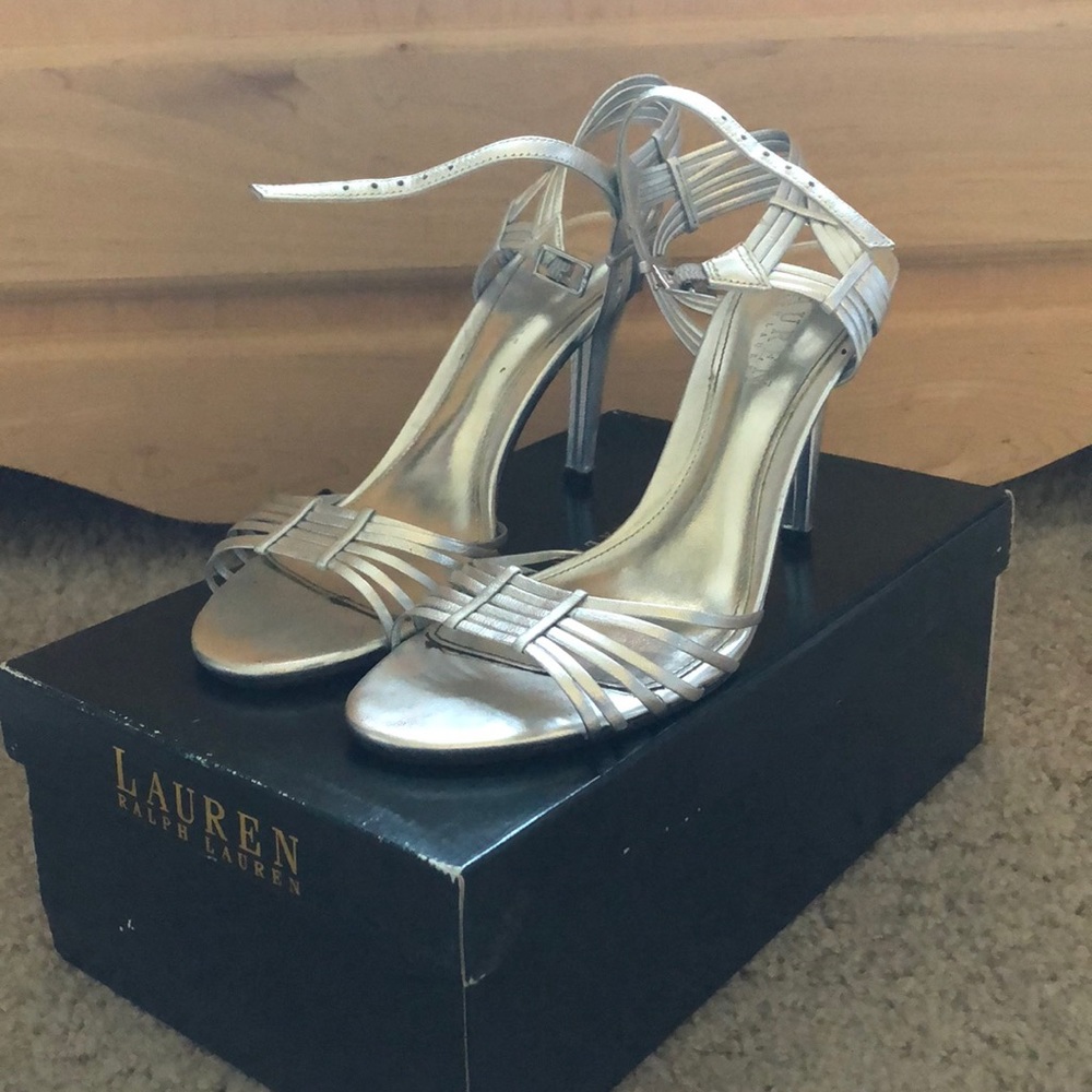 🖤HOST PICK 🖤 Silver Strappy Heels